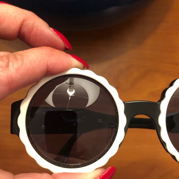 Vintage Chanel 03524 C0229 Sunglasses - Picture 4 of 12